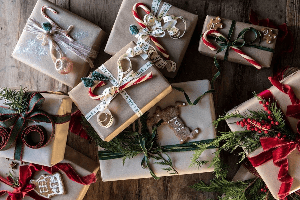 Kraft gift boxes with dried twigs