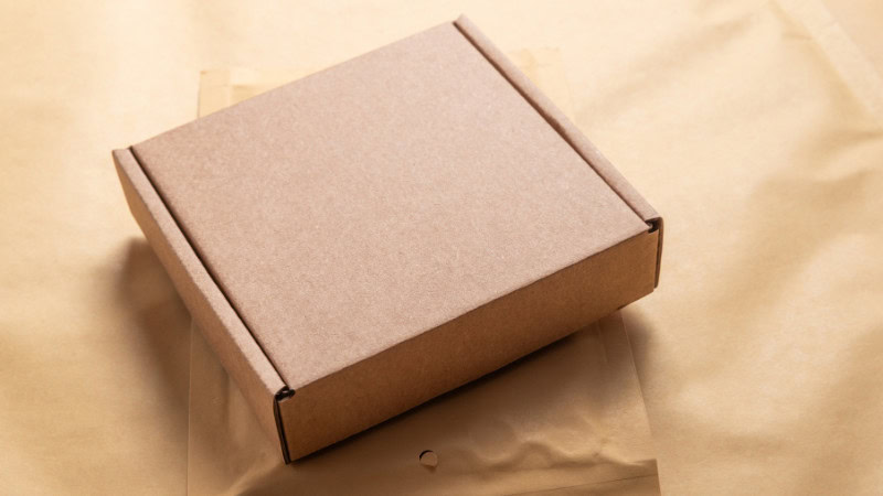 kraft mailer box made of corrugated cardboard