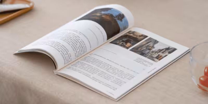 com impressão de livro em papel