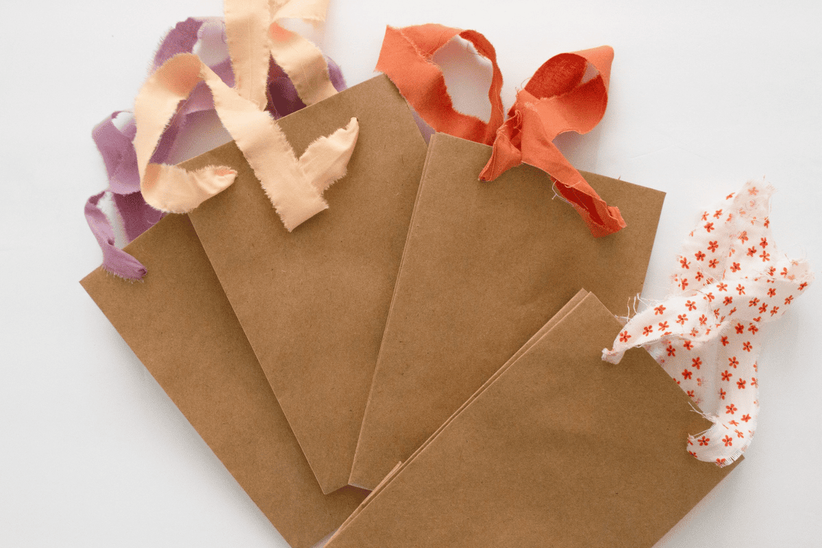 5-types-of-paper-gift-bags-what-s-right-for-your-gift-packoi