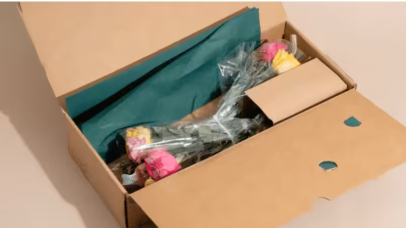 boîte à fleurs avec éléments d'emballage