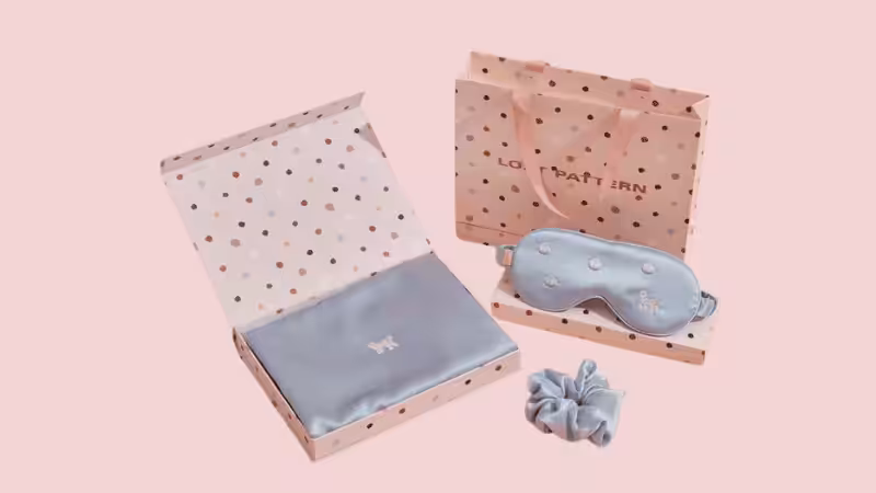 A blue pajama, a pair of gloves and a bag