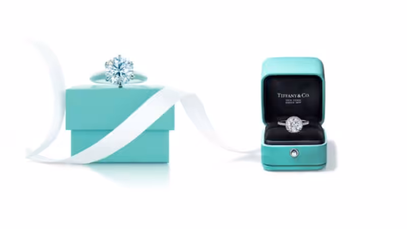  Tiffany’s engagement ring and its box