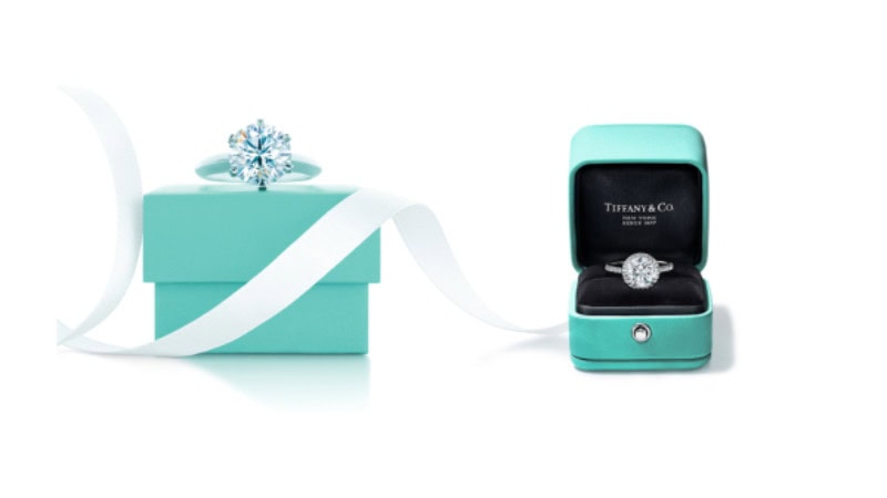  Tiffany’s engagement ring and its box