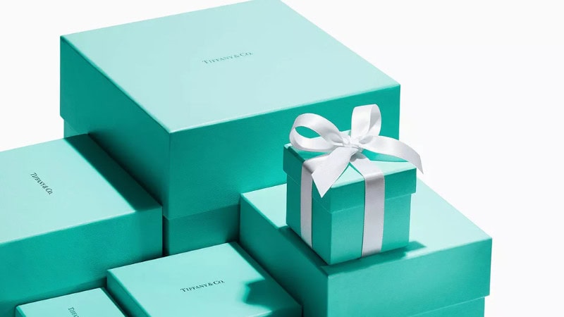several tiffany blue boxes