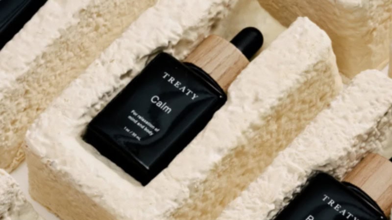 Serum bottles in mushroom packaging