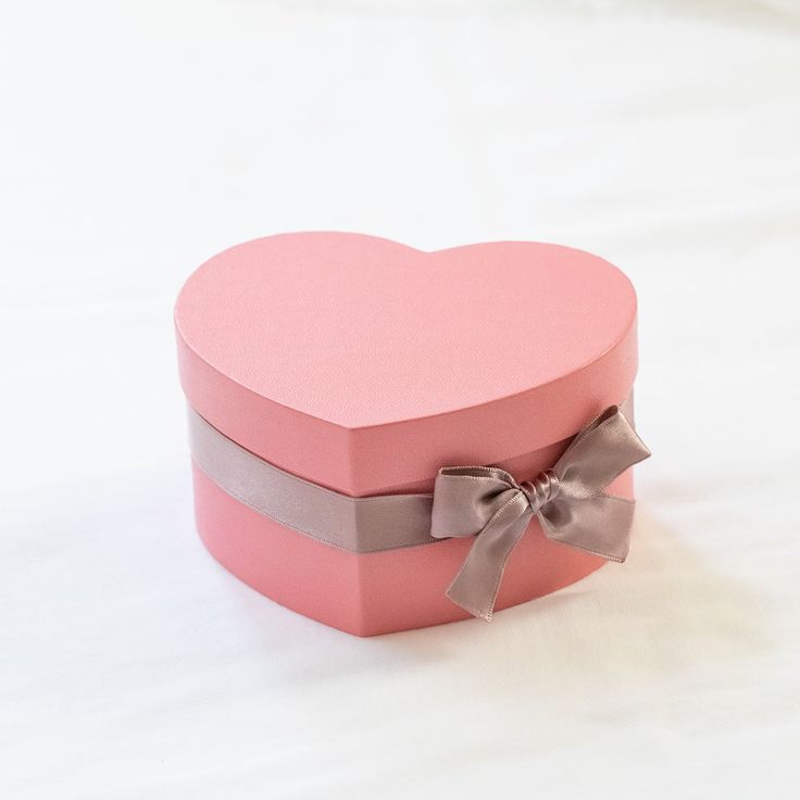 Custom Heart Shaped Gift Boxes matte pink heart shaped rigid gift box with satin ribbon bow wrapping